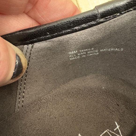 Aerosoles Super Cute Black and Gray Heels Pumps Size 9.5 With Cute Buckle Detail - Picture 7 of 9